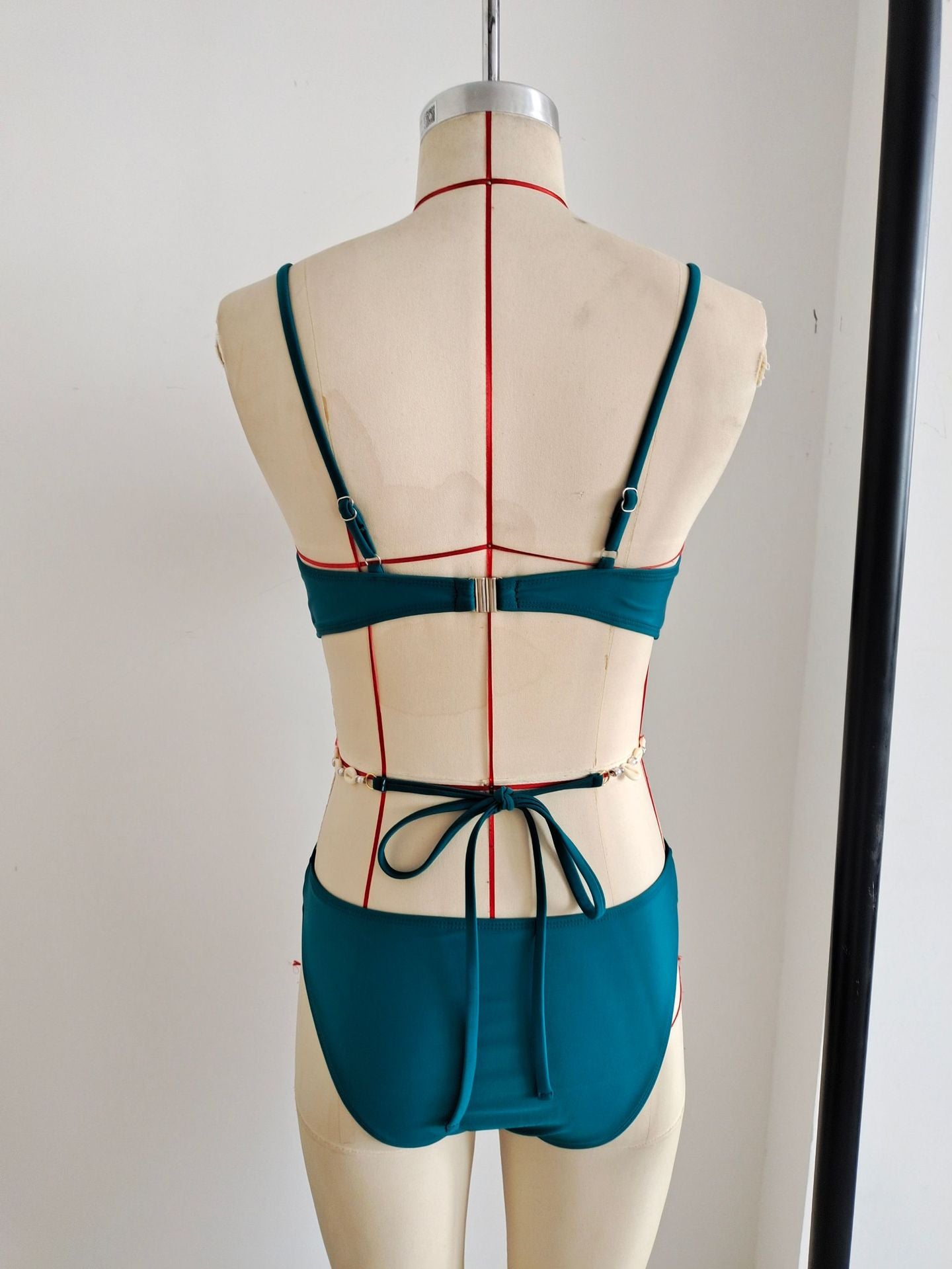 Cutout Shell Detail One-Piece Swimsuit | Sexy Solid Beach Swimwear