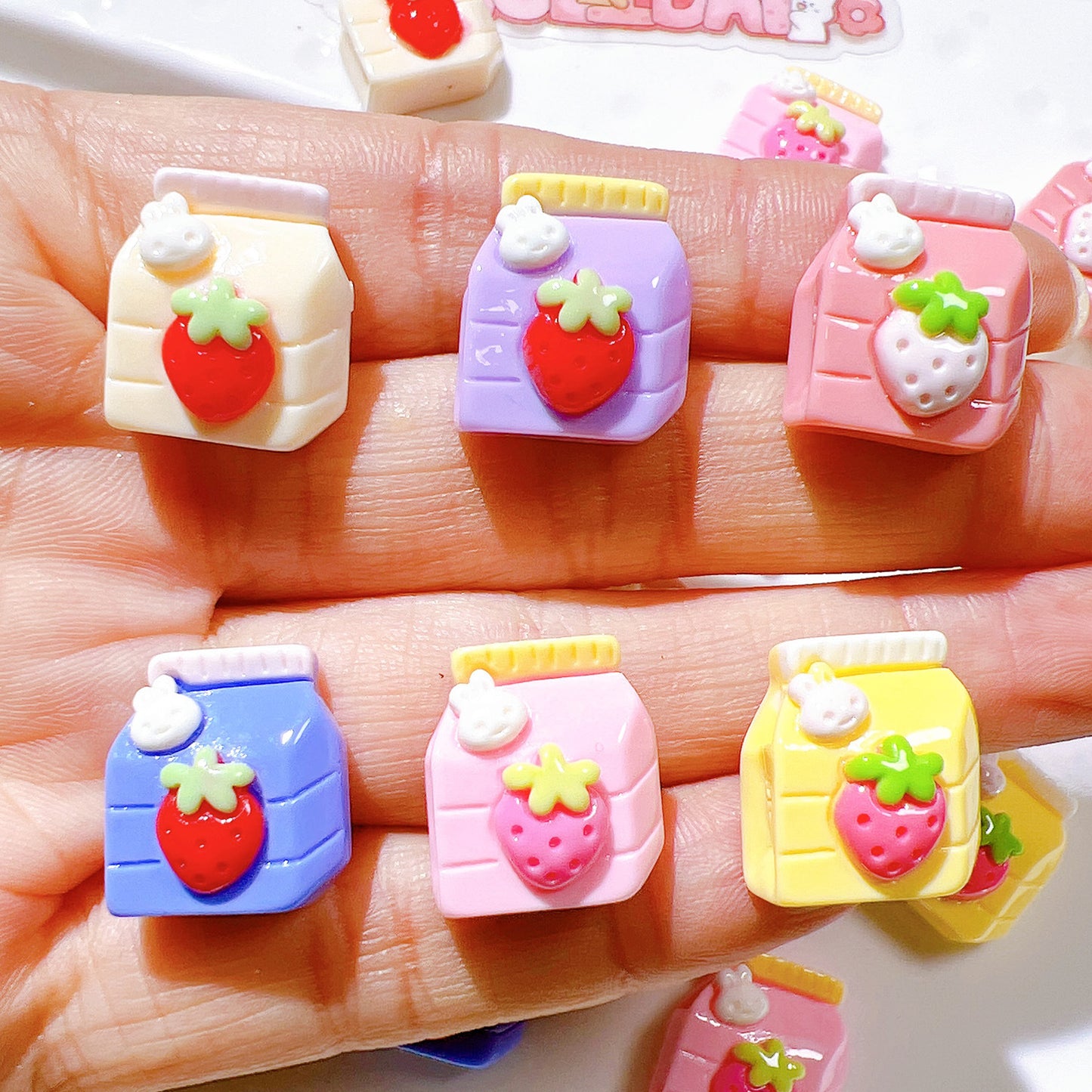 (5pic for1bag)Cutie small strawberry beverage bottle resin charms (pack offline)