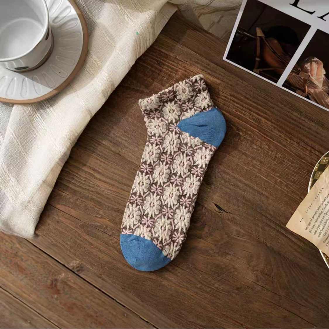 Vintage Embossed Daisy Ankle Socks | Cotton Patterned Socks for Women