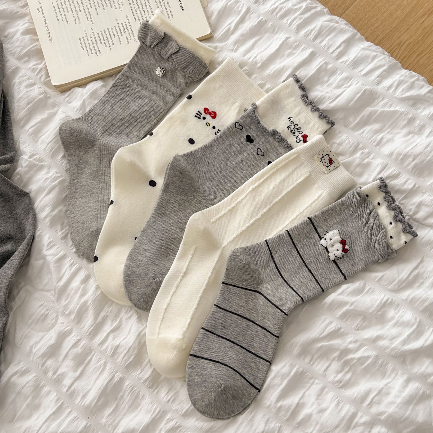 Women's Cotton Hello Kitty Novelty Crew Socks | Seamless