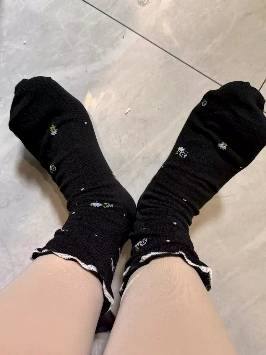 Warm Cozy Polka Dot Crew Socks for Women | Ruffled Winter Socks