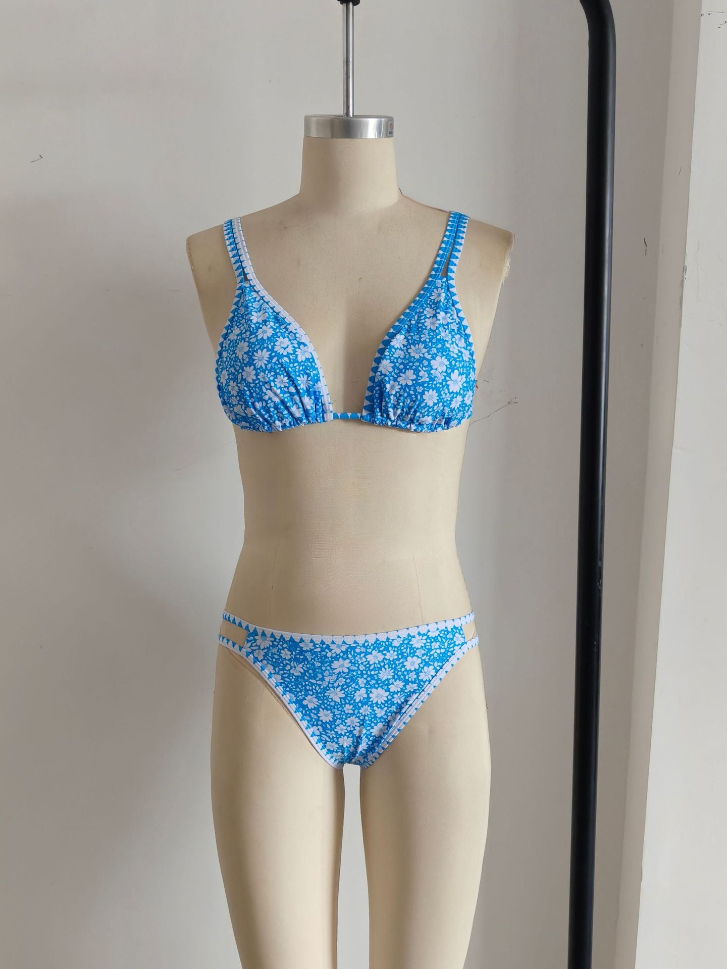 Blue Floral V-Neck Bikini Set | Sexy Women's Beach Swimwear