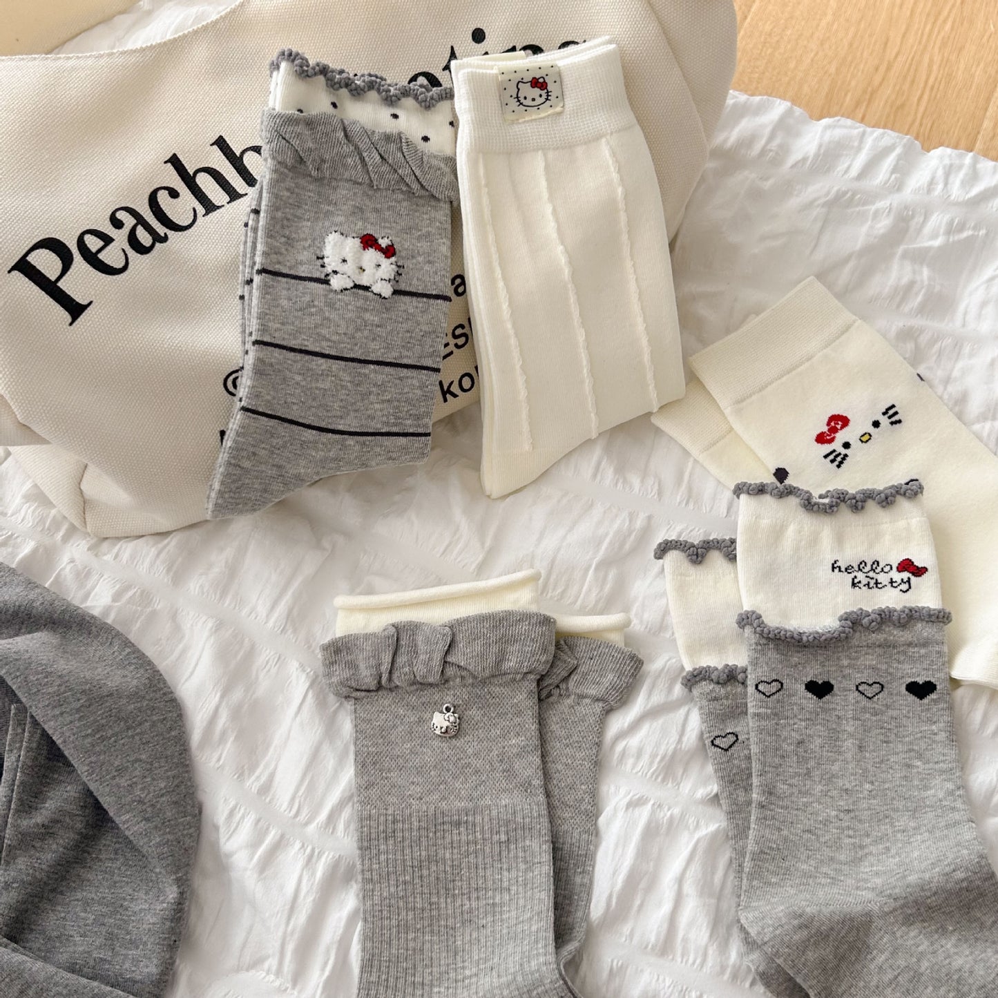 Women's Cotton Hello Kitty Novelty Crew Socks | Seamless